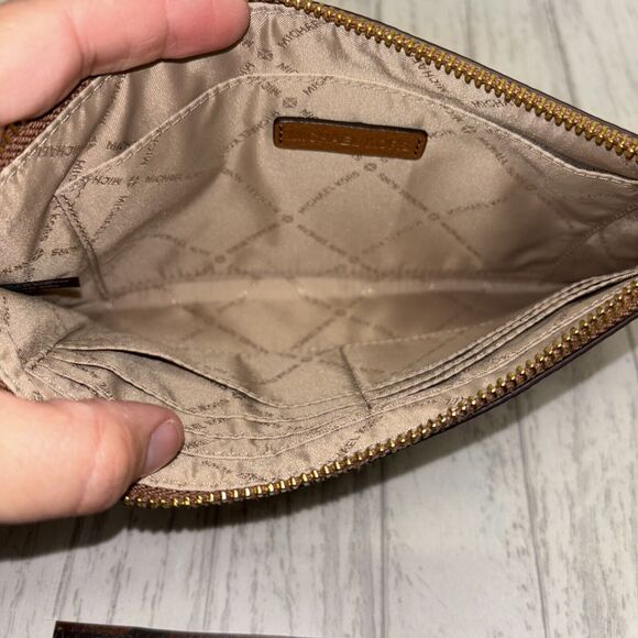 Womens Michael Kors Jet Set Clutch Wallet Tan NWT - Picture 4 of 7